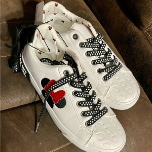NWT Ground Up White Sneakers with Minnie Mouse Design